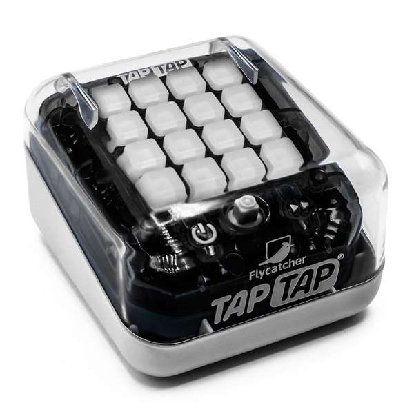 Bandai Jeu électronique d'entraînement cérébral Tap Tap - Exercices de mémoire, concentration et coordination - Modèle Sdos 4.4x7.1x6.5 cm - Modèles assortis - Dès 4 ans