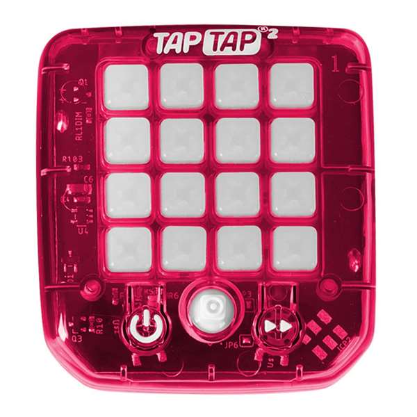 Bandai Jeu électronique d'entraînement cérébral Tap Tap - Exercices de mémoire, concentration et coordination - Modèle Sdos 4.4x7.1x6.5 cm - Modèles assortis - Dès 4 ans