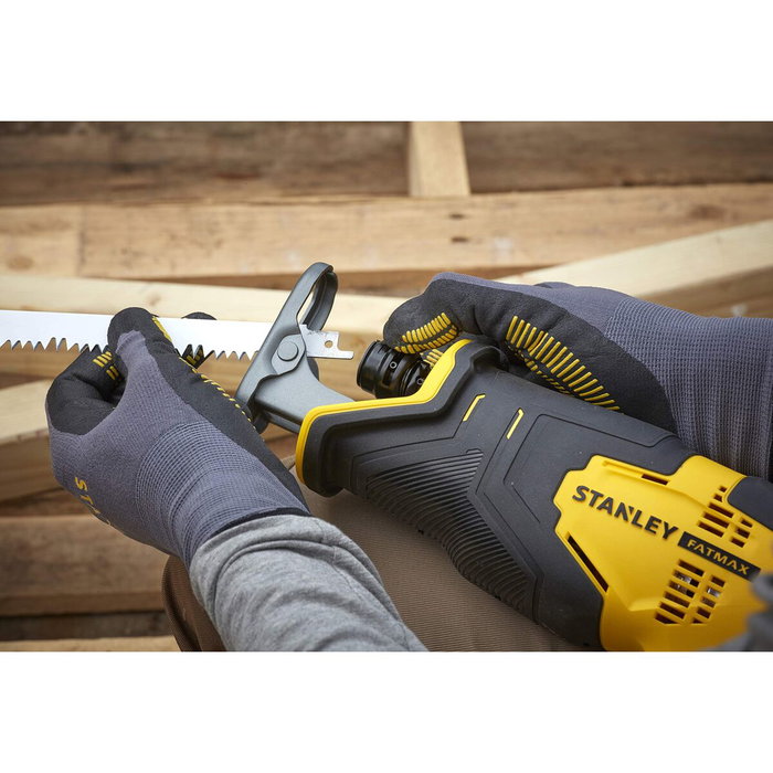 Stanley Fatmax Scie sabre sans fil 18V SFMCS300D2K-QW avec 2 batteries 2Ah Stanley Fatmax Scie sabre sans fil 18V SFMCS300D2K-QW avec 2 batteries 2Ah