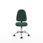 Chaise de bureau Algarra avec mécanisme Contact permanent de base, rembourrée de tissu vert bouteille. Équipée d'une base chromée, sans accoudoirs et de roulettes autobloquantes
