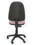 Chaise de bureau Aýna avec mécanisme Contact permanent de base, rembourrée de tissu rose pâle. Équipée d'une base en polyamide noir, sans accoudoirs et de roulettes en nylon de 50 mm.