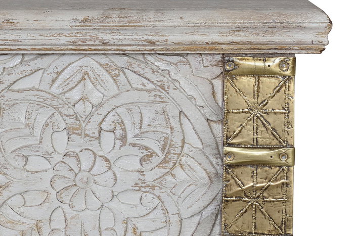 GINER Y COLOMER - Buffet coffre en bois de manguier massif avec sculptures et détails bronze, finition blanc vieilli, 116 x 45 x 40 cm