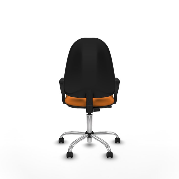 Chaise de bureau Algarra avec mécanisme de contact permanent de base, revêtue de similicuir orange. Équipée d'une base chromée, d'accoudoirs fixes et de roulettes pour parquet