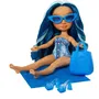Rainbow High Poupée mannequin articulée Swim & Style, Skyler (Bleue) 27 cm avec maillot de bain et paréo, à partir de 4 ans