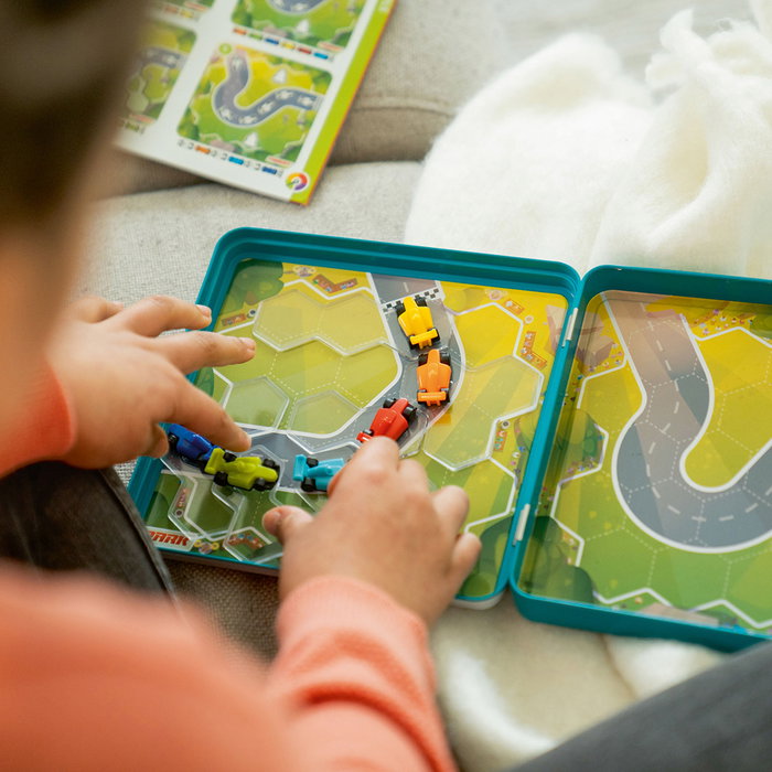 Smart Games - Juego Pole Position SGT2001 - Jeu Magnétique de Courses de Voiture Intelligent - Défis de Logique - À Partir de 7 Ans