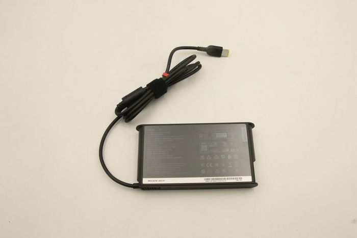 Lenovo Slim AC adapter 230W 20V pour ThinkPad P et Legion Lenovo Slim AC adapter 230W 20V pour ThinkPad P et Legion