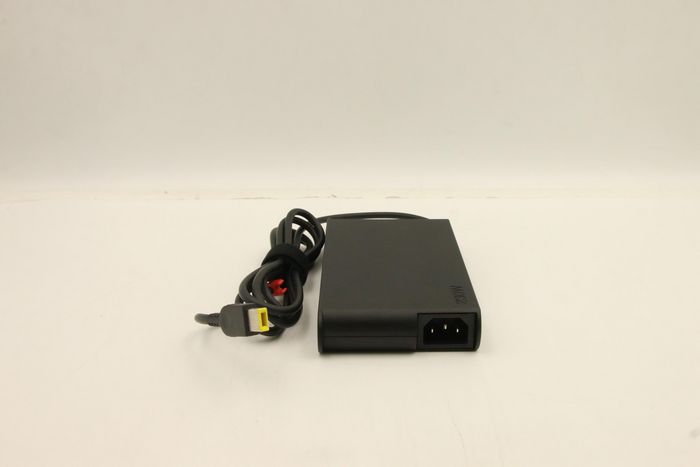Lenovo Slim AC adapter 230W 20V pour ThinkPad P et Legion Lenovo Slim AC adapter 230W 20V pour ThinkPad P et Legion