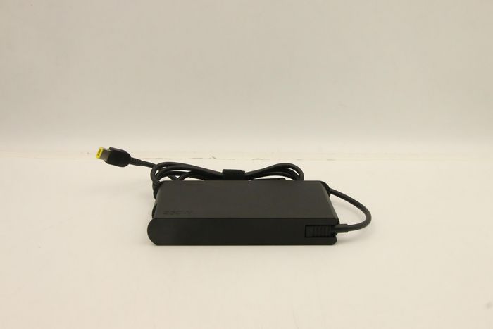 Lenovo Slim AC adapter 230W 20V pour ThinkPad P et Legion Lenovo Slim AC adapter 230W 20V pour ThinkPad P et Legion