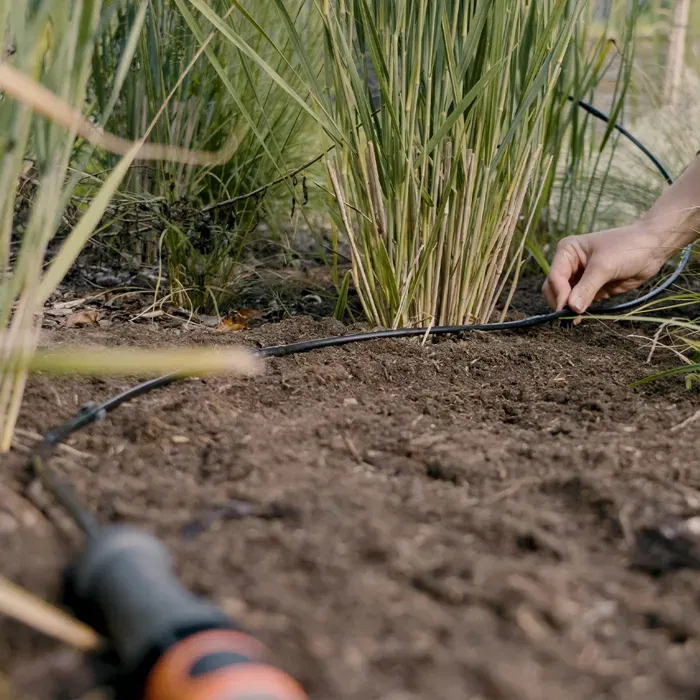 Gardena Kit complet d'arrosage goutte à goutte Micro-Drip Taille S - Système auto-nettoyant, ligne jusqu'à 100 m, Réf. 13010-20