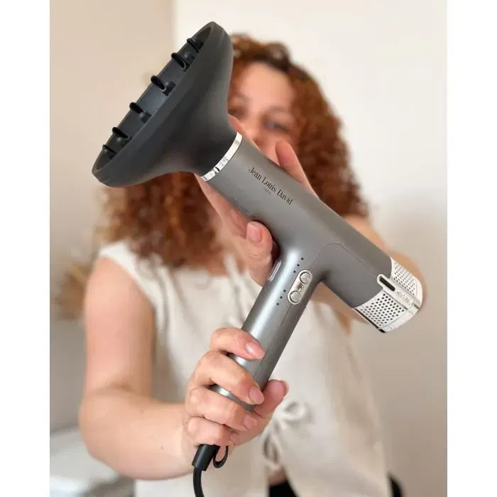 Jean Louis David Sèche-Cheveux Aerostyl avec Moteur BLDC, 4 Températures et Vitesses, Accessoires Magnétiques pour Lissage, Brushing, Boucles
