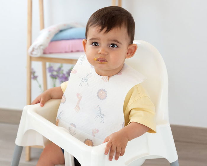 KioKids Bavoir jetable 10 pièces pour bébé +6 mois, avec bolsillon collecteur de miettes et motif multicolore