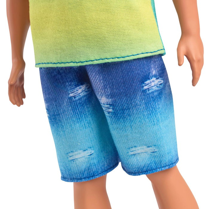 Barbie Ken Fashionista avec débardeur dégradé et short en jean