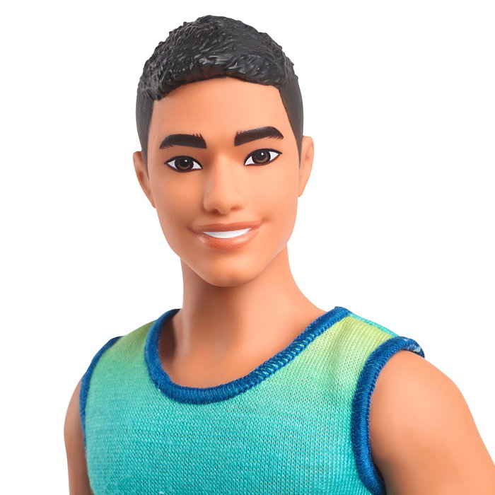 Barbie Ken Fashionista avec débardeur dégradé et short en jean