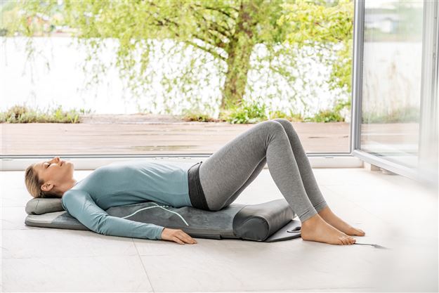 Beurer MG-280 - Coussin de massage électrique pour yoga et étirements avec 7 sacs d'air et design pliable