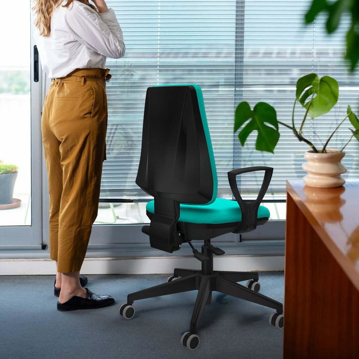 Chaise Elche Asynchrone Cuir écologique Bleu Base pyramidale noire Accoudoirs fixes Sans appui-tête Roulettes 65mm pour moquette