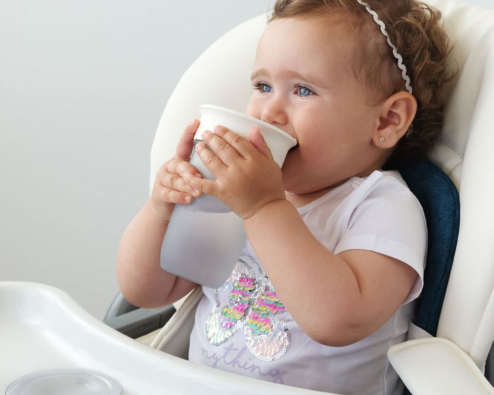 KioKids Soft Nordic - Tasse d'apprentissage Step 3 pour bébé dès 12 mois, 300 mL, grise, résistante lave-vaisselle