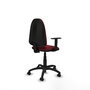 Chaise de bureau Aýna avec mécanisme de contact permanent de base, revêtue de simili cuir couleur grenat. Équipée d'une base en polyamide noir, d'accoudoirs 1D et de roulettes pour parquet.