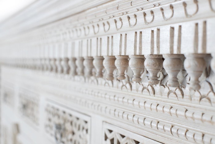 GINER Y COLOMER - Buffet en bois de manguier massif, finition blanc vieilli, 4 portes et 4 tiroirs, 190x100x40 cm