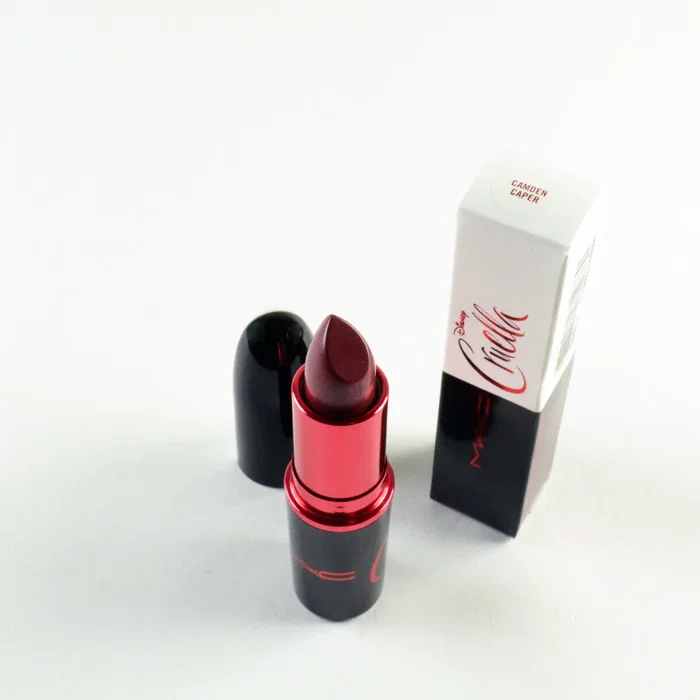 MAC Disney Cruella Rouge à lèvres crème Camden Caper MAC Disney Cruella Rouge à lèvres crème Camden Caper