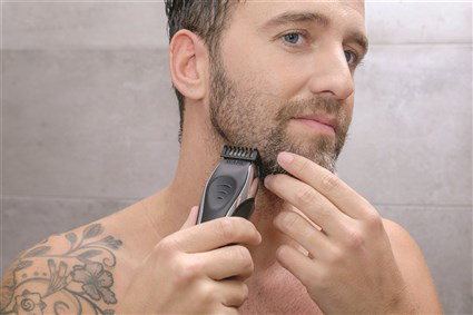 Wahl 09899-016 AQUAGROOM Tondeuse à barbe et corps résistante à l'eau avec/sans fil, rechargeable, avec 12 guides de coupe et batterie lithium pour 3h d'autonomie