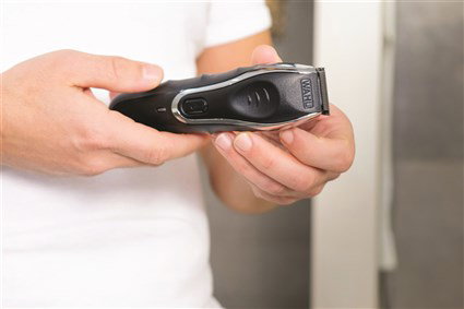 Wahl 09899-016 AQUAGROOM Tondeuse à barbe et corps résistante à l'eau avec/sans fil, rechargeable, avec 12 guides de coupe et batterie lithium pour 3h d'autonomie