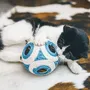 AIMÉ Griffoir XXL Boule Bleue pour Chat - Diamètre 11.5 cm - Inclut Balle avec Grelots et Plumes - Design Moderne en Jute Résistant