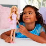 Barbie Fashionista avec plâtre et tenue vichy