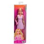 Barbie Fashionista avec plâtre et tenue vichy