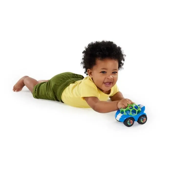 Bright Starts Oball Jouet d'éveil Petite Voiture Rattle & Roll - Développe la motricité - Matériau souple et flexible - Pour bébé de 3 à 36 mois