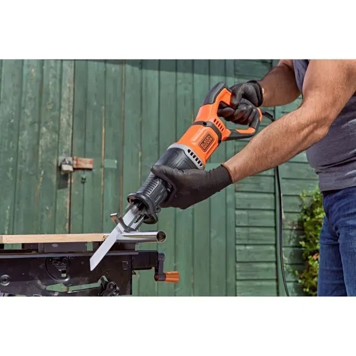 Black + Decker BES301K-QS Scie électroportative 750W, vitesse variable 0-2800 tr/min, coupe bois, métal, plastique, support de branche amovible