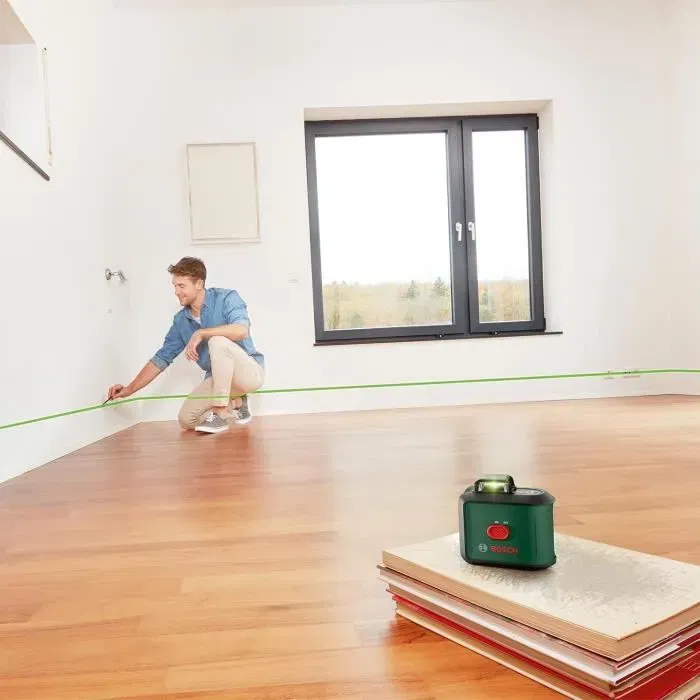 Bosch UniversalLevel 360 - Laser lignes de nivellement et d'alignement, double faisceau 360° vertical et horizontal, précision 1mm, portée 8m Bosch UniversalLevel 360 - Laser lignes de nivellement et d'alignement, double faisceau 360° vertical et horizontal, précision 1mm, portée 8m