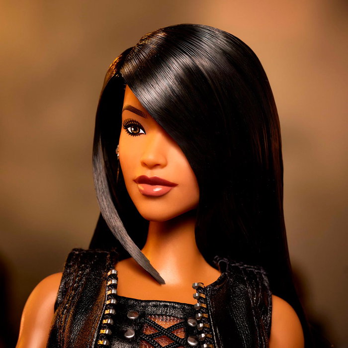 Barbie - Poupée collectionnable Barbie Signature Aaliyah Hrm80 Mattel - 29 cm - Cheveux noirs - Tenue en simili cuir noir Barbie - Poupée collectionnable Barbie Signature Aaliyah Hrm80 Mattel - 29 cm - Cheveux noirs - Tenue en simili cuir noir