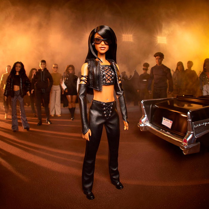 Barbie - Poupée collectionnable Barbie Signature Aaliyah Hrm80 Mattel - 29 cm - Cheveux noirs - Tenue en simili cuir noir Barbie - Poupée collectionnable Barbie Signature Aaliyah Hrm80 Mattel - 29 cm - Cheveux noirs - Tenue en simili cuir noir