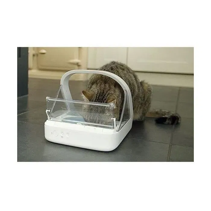 Sureflap Distributeur de Croquettes Electronique Surefeed - Blanc avec Bol Double, Bol Simple, Tapis et Medaillon, pour Animaux Domestiques