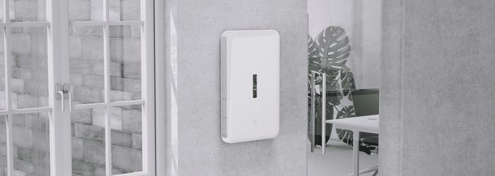 Ubiquiti Routeur WiFi 6 UniFi Cloud Gateway avec écran tactile 4.7", 1 port 10G SFP+, 17 ports GbE LAN (PoE++/PoE+), ARM Cortex-A57 1.7 GHz, 4 Go DDR4 Ubiquiti Routeur WiFi 6 UniFi Cloud Gateway avec écran tactile 4.7", 1 port 10G SFP+, 17 ports GbE LAN (PoE++/PoE+), ARM Cortex-A57 1.7 GHz, 4 Go DDR4