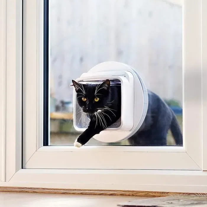Sureflap Chatterie à Puce Électronique Connectée Intelligente avec Hub pour Chat - Application, Contrôle d'Accès à Distance - Blanc - 142 mm x 120 mm