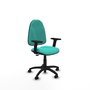 Chaise de bureau Algarra avec mécanisme de contact permanent de base, revêtue de similicuir turquoise. Équipée d'une base en polyamide noire, d'accoudoirs 2D et de roulettes autobloquantes