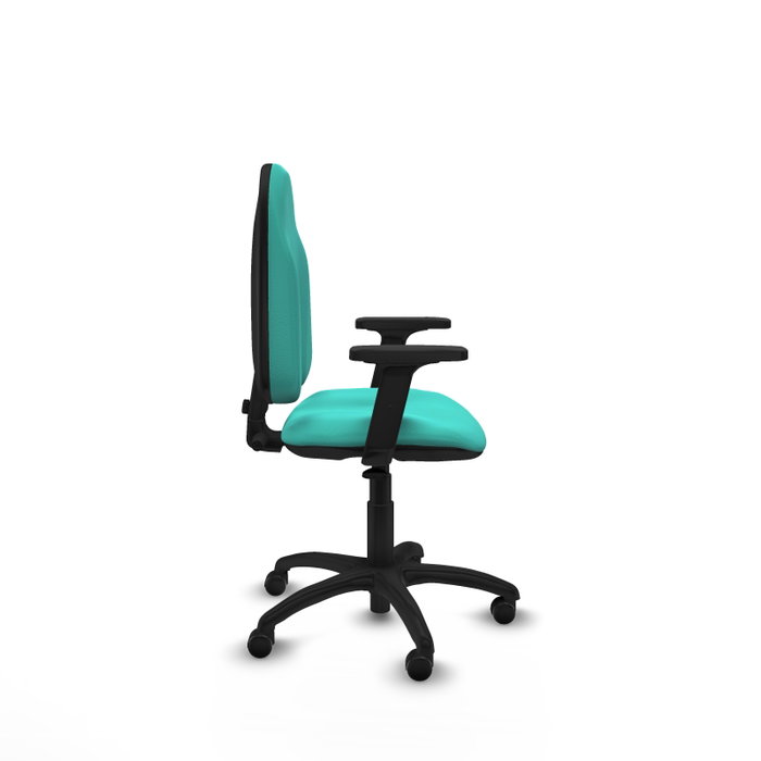 Chaise de bureau Algarra avec mécanisme de contact permanent de base, revêtue de similicuir turquoise. Équipée d'une base en polyamide noire, d'accoudoirs 2D et de roulettes autobloquantes Chaise de bureau Algarra avec mécanisme de contact permanent de base, revêtue de similicuir turquoise. Équipée d'une base en polyamide noire, d'accoudoirs 2D et de roulettes autobloquantes