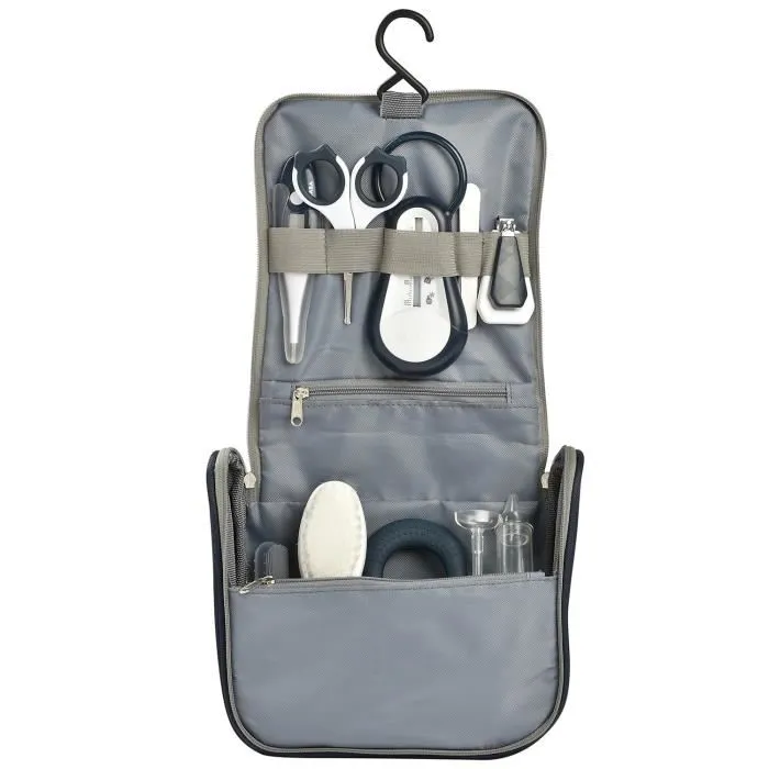 Beaba Trousse de Toilette Bébé avec 9 Accessoires: Thermomètre de Bain, Thermomètre Digital, Anneau de Dentition et Masseur de Gencives - Night Blue Beaba Trousse de Toilette Bébé avec 9 Accessoires: Thermomètre de Bain, Thermomètre Digital, Anneau de Dentition et Masseur de Gencives - Night Blue