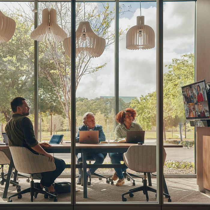 Poly Studio USB - Barre de visioconférence avec micro et caméra intelligente pour salles de réunion