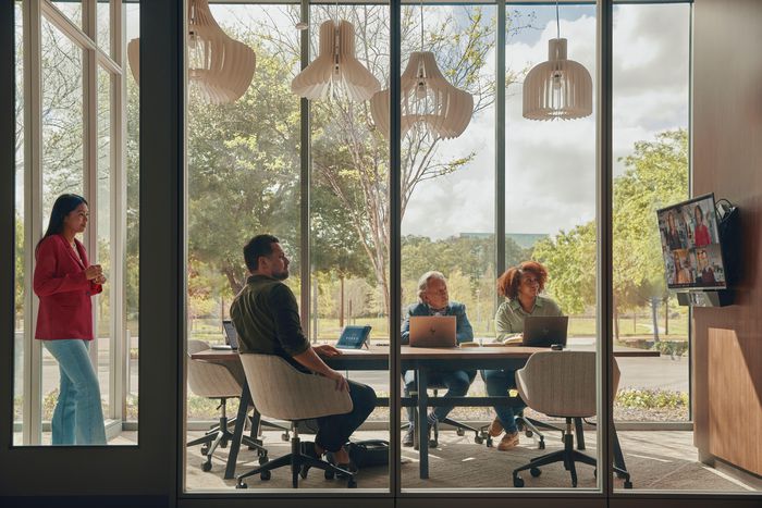 Poly Studio USB - Barre de visioconférence avec micro et caméra intelligente pour salles de réunion