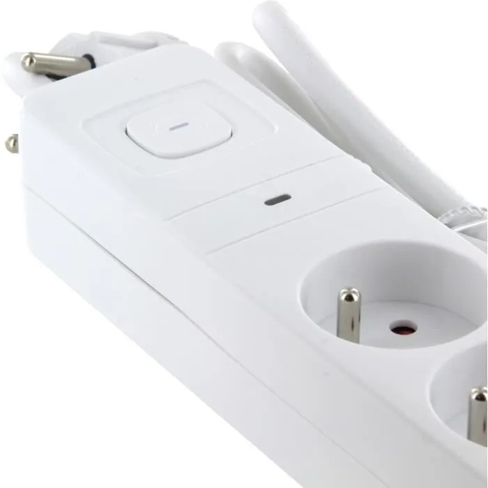 Chacon Multiprise avec Protection contre les Surtensions, 4 Prises 16A, Câble 1,5 m, Interrupteur, Design Blanc