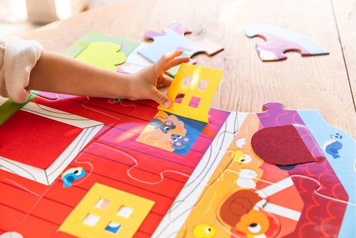 Goula Puzzle XXL Granja Sorpresa - Puzzle surprise de la ferme avec 12 grandes pièces en carton et volets en feutre
