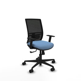 Chaise Yunquera Synchro 4 positions tissu Bleu ciel Maille Noir Base en nylon noir Accoudoir 1D Sans appui-tête Roulettes 65mm nylon