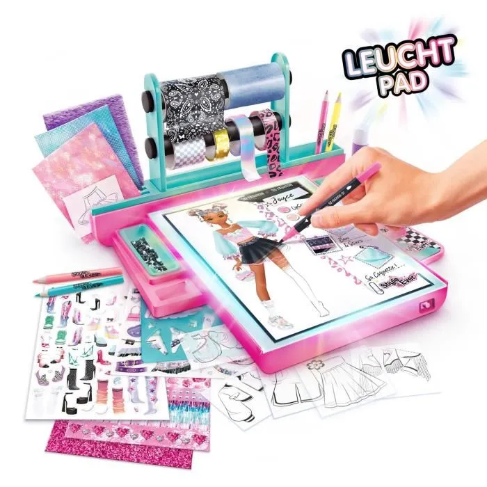 Canal Toys Studio de Mode Lumineux Fashion Designer - OFG 303 - Set créatif avec modèles à colorier, pochoirs et tissus pour enfants dès 6 ans