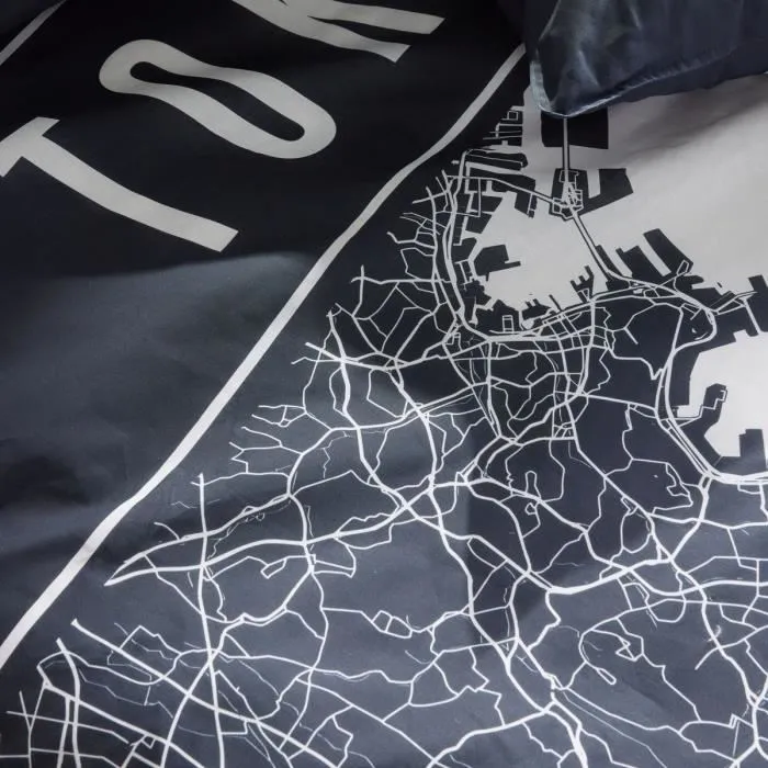 Today Parure de lit JAVA, 2 personnes 240x220 cm, Coton, Imprimé Tokyo Bleu foncé, Housse de couette et taies d'oreiller Today Parure de lit JAVA, 2 personnes 240x220 cm, Coton, Imprimé Tokyo Bleu foncé, Housse de couette et taies d'oreiller