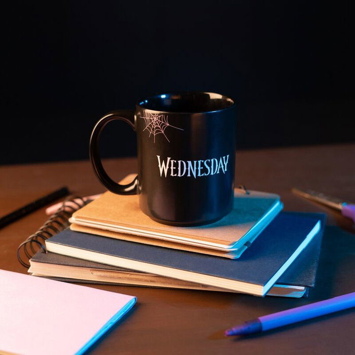 ERIK Tasse Wednesday Addams 350ml en céramique - Résiste au lave-vaisselle et micro-ondes