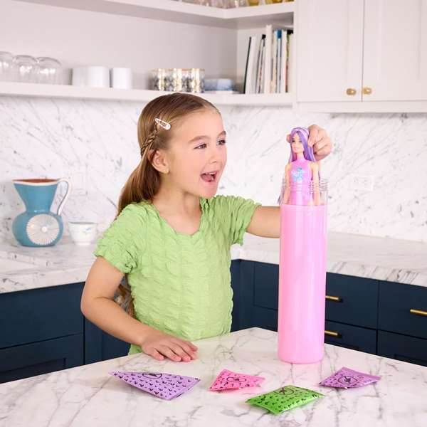 Mattel Barbie Color Reveal Ciber Series - Poupée à surprises pour le bain avec accessoires - Modèles assortis - 32,5 x 8,5 x 8,5 cm Mattel Barbie Color Reveal Ciber Series - Poupée à surprises pour le bain avec accessoires - Modèles assortis - 32,5 x 8,5 x 8,5 cm