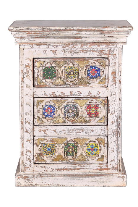 GINER Y COLOMER Table de nuit en bois de manguier avec incrustations de céramique et bronce, finition blanc vieilli, 3 tiroirs, 65 x 50 x 40 cm