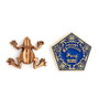 THE CARAT SHOP Ornement de Noël Harry Potter - Boule avec grenouille de chocolat et épingle, diamètre 8,5 cm, en alliage de zinc